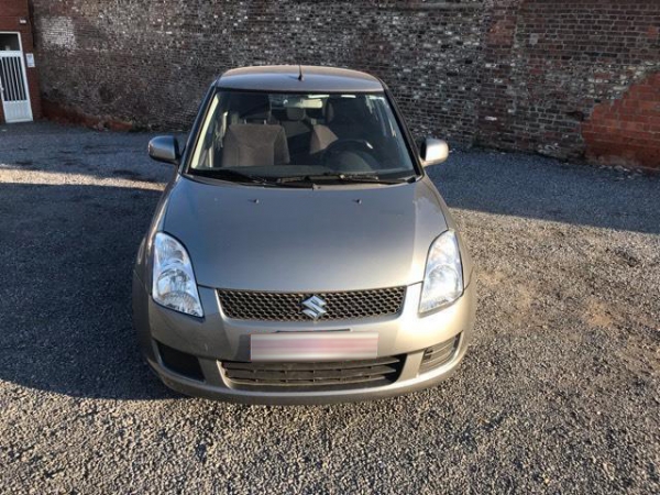 Suzuki Swift 1.3i - SILVER